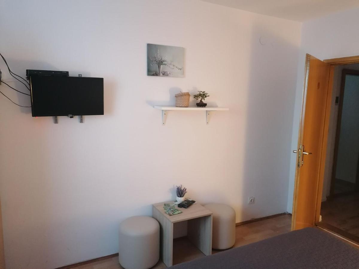 Apartment And Rooms Nevenka Poljanak Esterno foto