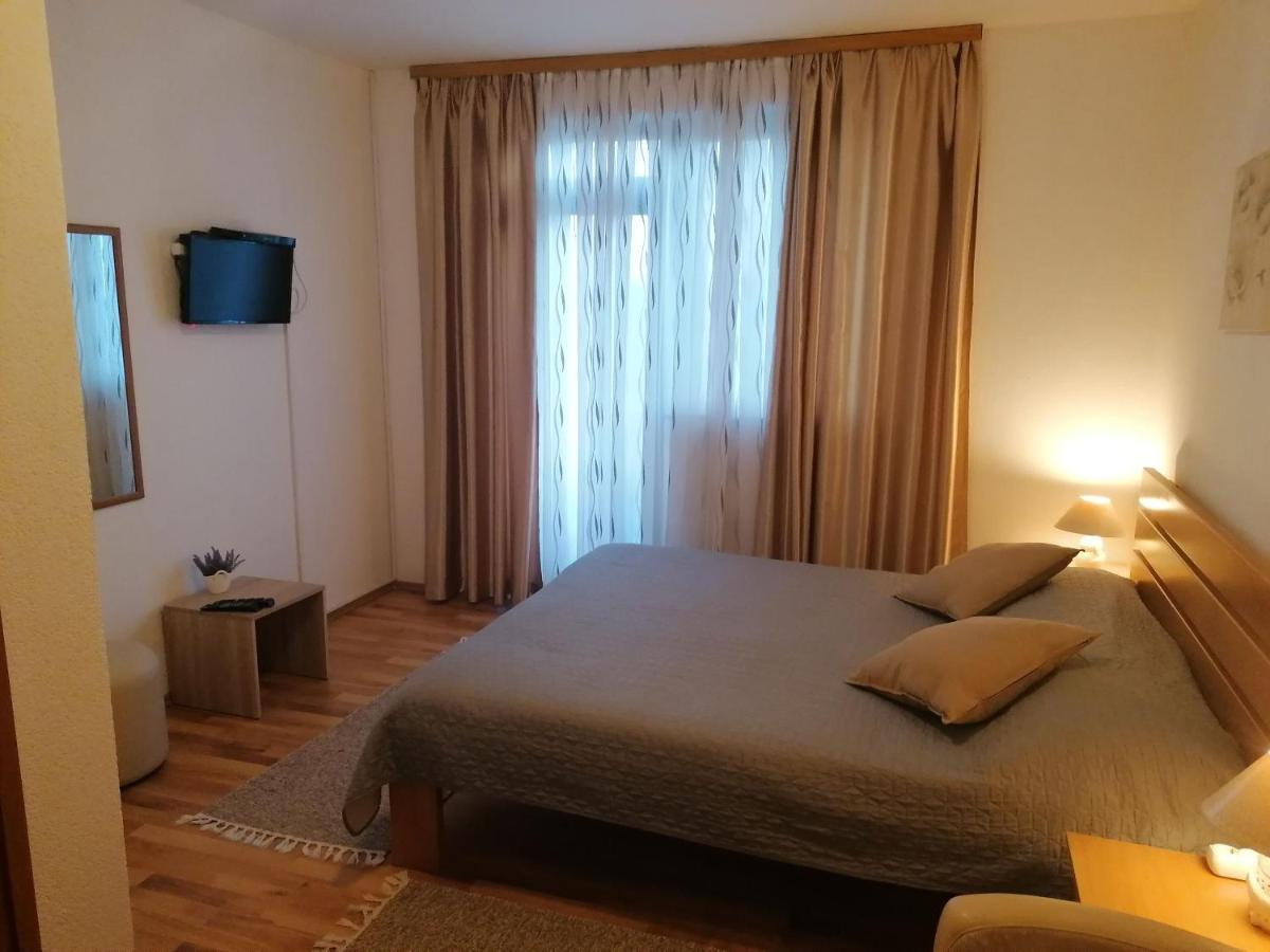 Apartment And Rooms Nevenka Poljanak Esterno foto